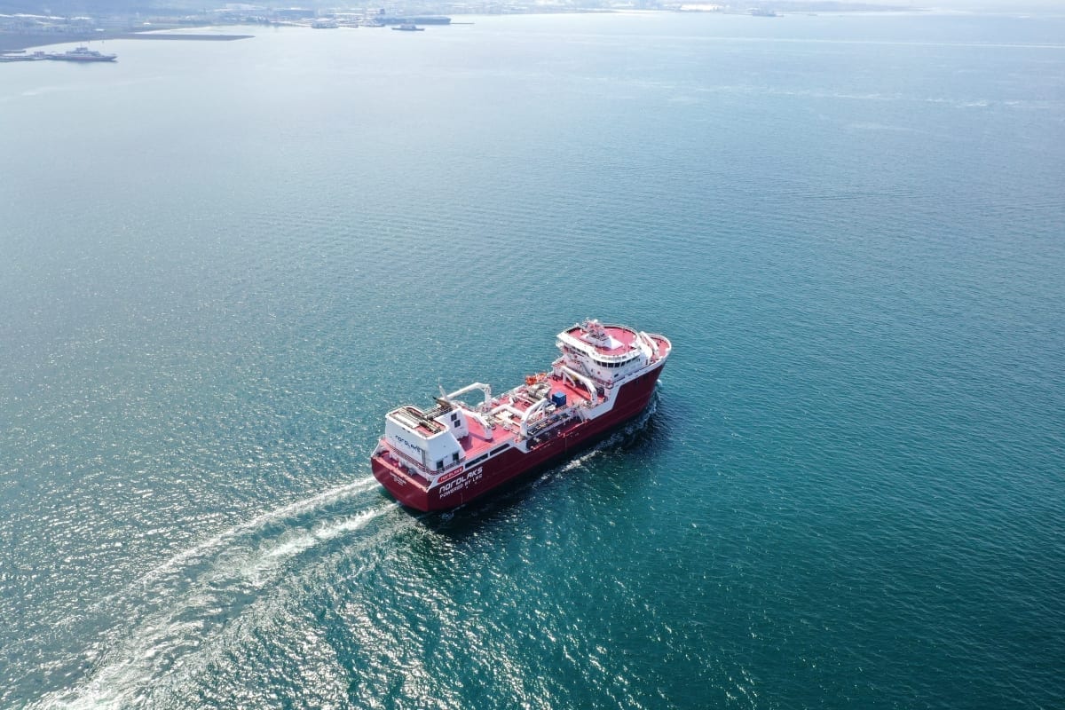 Dünyanın İlk LNG ile Çalışan Batarya Destekli Canlı Balık Taşıma Gemisi
